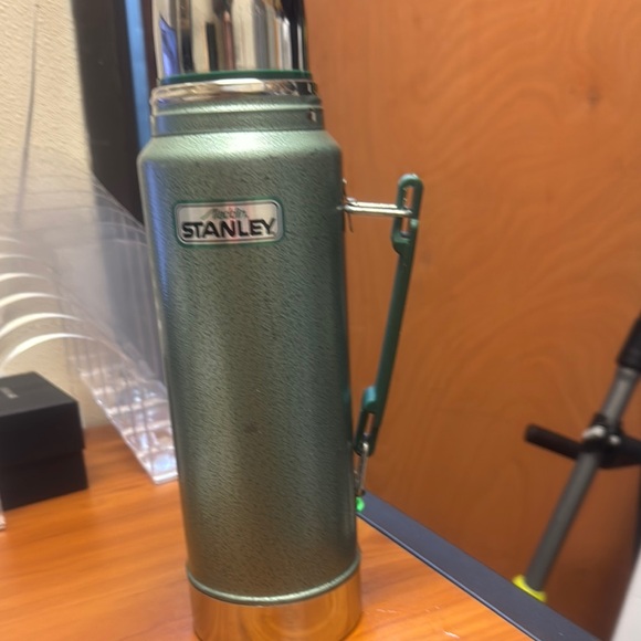 Stanley Classic Green Vacuum Bottle - Picture 1 of 1